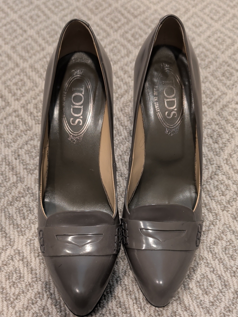 TOD'S Dark Gray Patent Leather Pointed-Toe Pumps